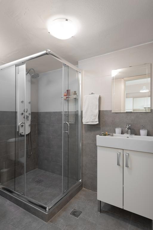 Central Luxury Apartment 罗希姆诺 外观 照片